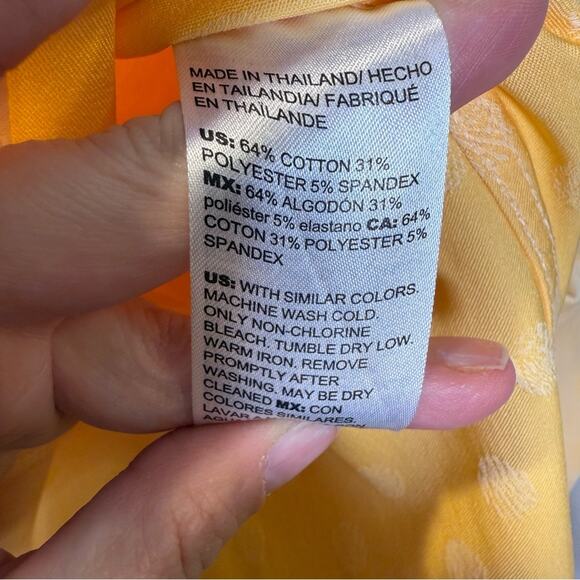 Chico's  Yellow No Iron Chic Stretch Polka Dot Chico’s Size 2 (12) or large - Picture 3 of 4